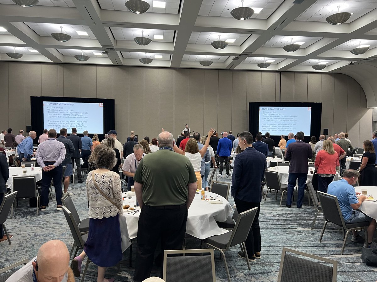 Starting off LPL Focus with the Kingdom Advisors breakfast and Worship Service is always one of our highlights every year. Being able to worship with several hundred financial advisors early in the morning is absolutely incredible. 

#faithbasedinvesting  #KingdomAdvisors