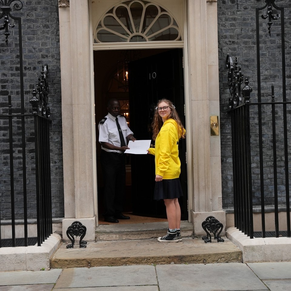 Happy #InternationalYouthDay! Today we're reflecting on a recent trip to <a href="/10DowningStreet/">UK Prime Minister</a> where DofE Award holders delivered an open letter to PM <a href="/Keir_Starmer/">Keir Starmer</a>, calling for all MPs to back our Youth Pledge 🤝 

✉️ Read the letter: bit.ly/3Yfx1wO

#ListenToYouth