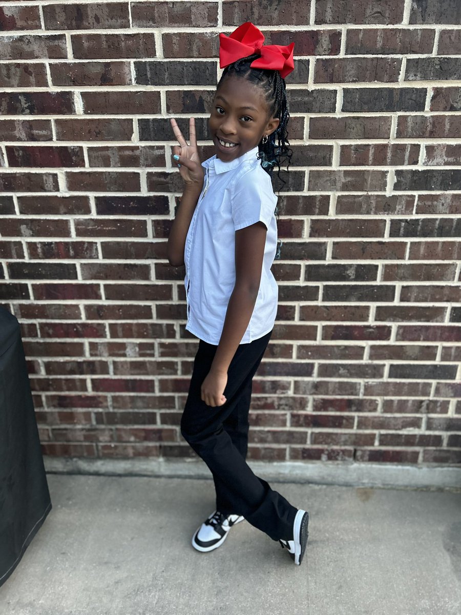 Miss_Lias's tweet photo. My baby is off to have an amazing year of 3rd grade!! 

#TigersFirstDay24 #DreamBelieveRoar https://t.co/PU7ZWqXEYH