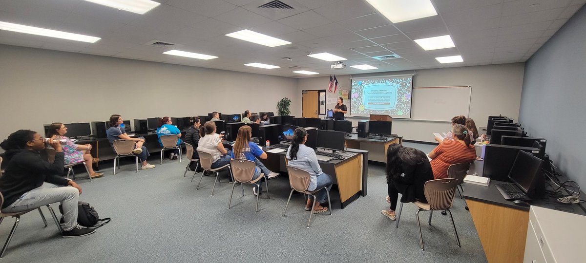 Ms. Emily Elliott tweet media