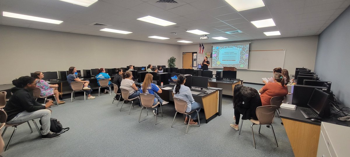 Ms. Emily Elliott tweet media