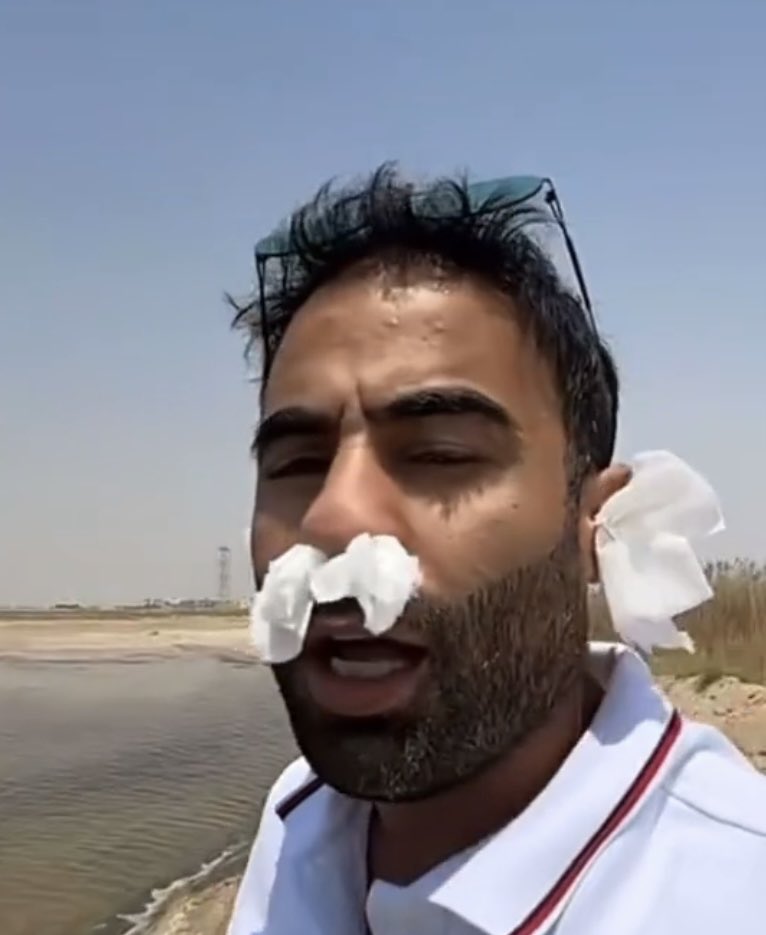 rovi_2's tweet photo. اكثر واحد يضحكني هالفتره عبودكا وشخصنته مع وزارة البيئه حقتهم مسوي ركن تحقيقات , تكفووووننن شوفو السيفتي حقه مناديل باذنه وخشمه عشان م يسمع الريحه😭😭😭😭😭😭 https://t.co/B0p7CjfpJT