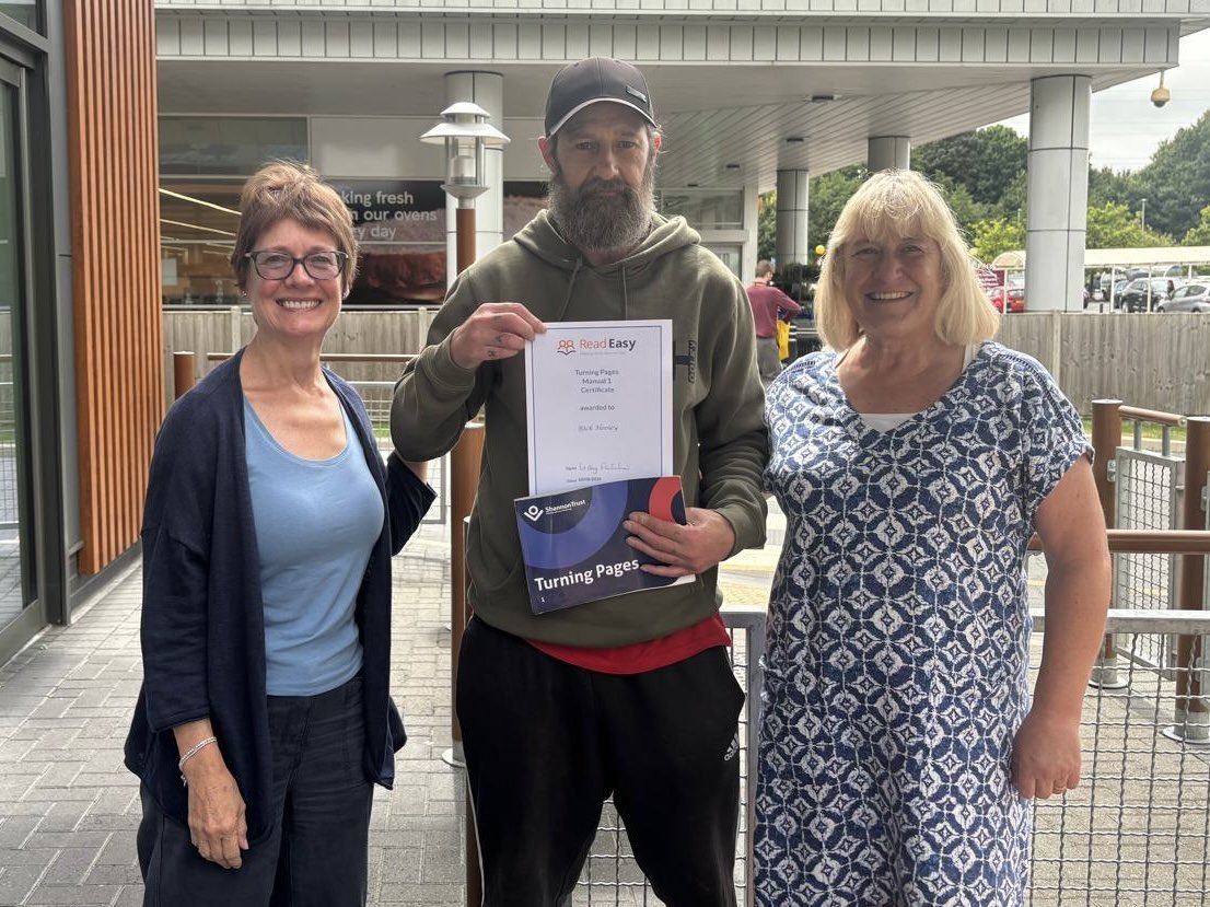 ReadEasyMW's tweet image. Congratulations to our reader Rick who has received his certificate for completing manual 1 🤩

If you know an adult who could benefit from our FREE, confidential, 1-2-1 reading coaching, please get in touch 👋

📱07939 289221
📧 mwcoordinator@readeasy.org.uk 

#readeasy