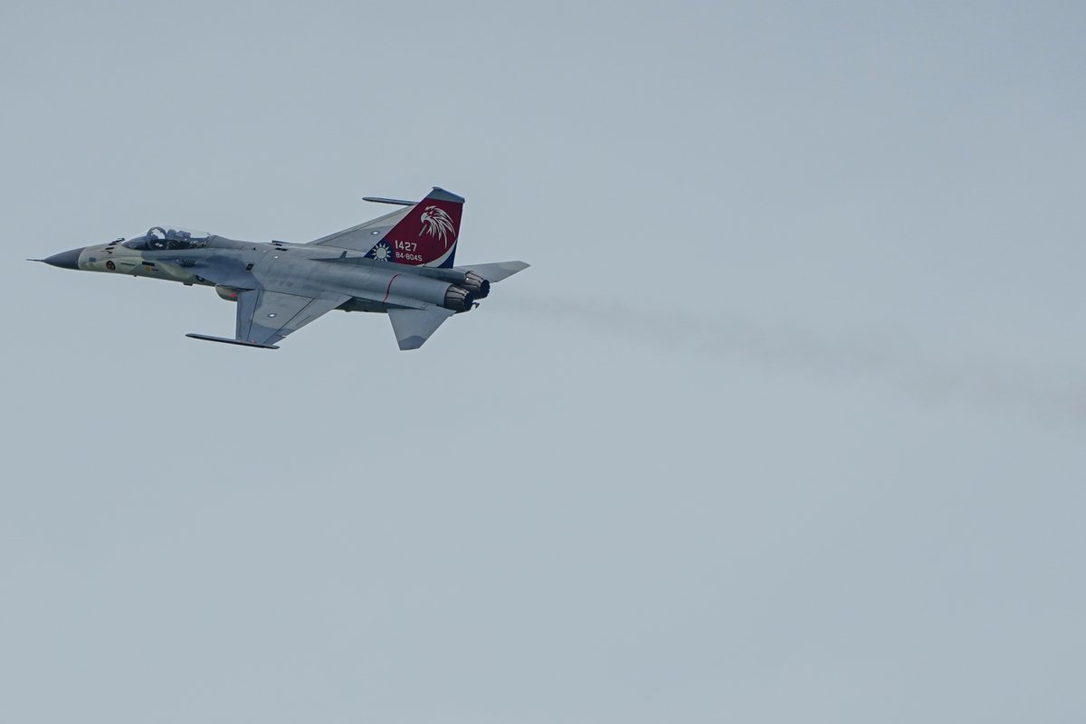 219071CSC's tweet photo. 輕旅行~13 嘉義AFB Open House  
PART~2 IDF F-CK-1 SOLO DEMO~~   

#台湾 #RCKU #ROCAF #IDF #CHINGKUO
#嘉義空軍基地 
#SONYα7III #FE100400GM 
#写真好きな人と繋がりたい https://t.co/zmjK4xyAny