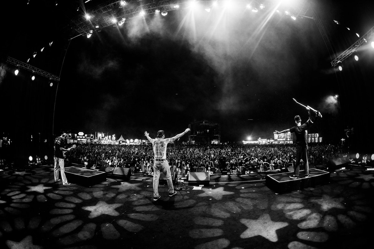 Neck Deep tweet media