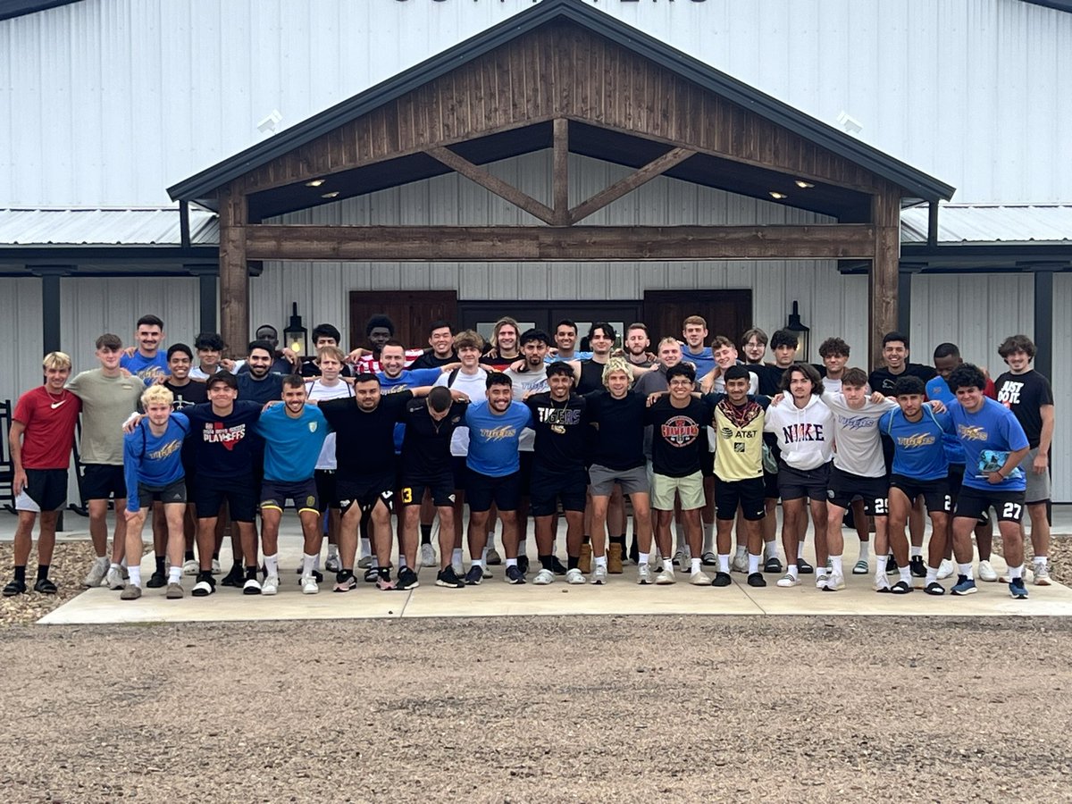 A great time to kick off the start of our year with a team retreat!  Thank you to @triplecreekoutfitters for an amazing time.  Move in today and on the pitch tomorrow!! Vamos!! #RCT #F41thFamilyFootball #Purposedriven