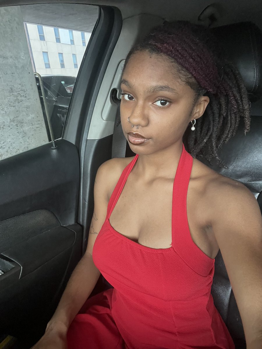 Hevo_locs's tweet image. I got my red dress on tonight