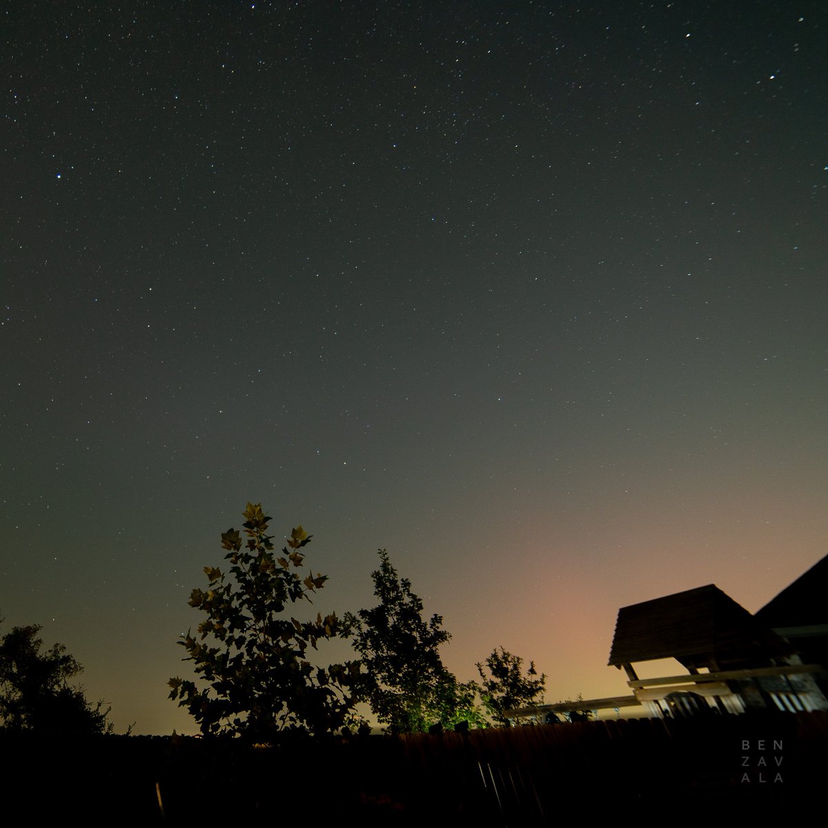 bzdfw's tweet photo. #NorthernLights made a slight appearance last night southwest of Austin, TX! 

#aurora #auroras #texas #Austin #buda 

@AuroraNotify @Vincent_Ledvina https://t.co/YAbpJB8Fv6