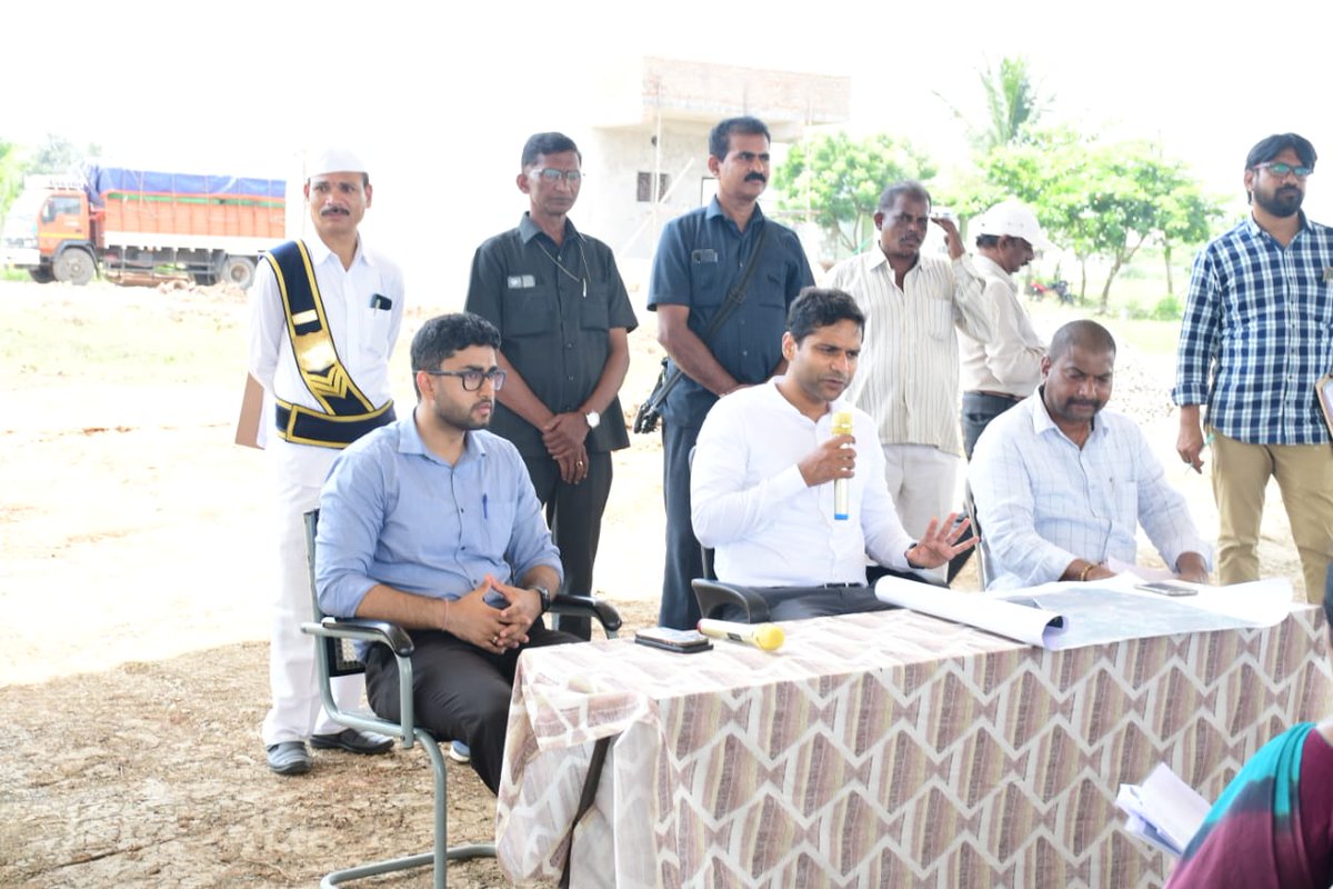 Collector_KMM's tweet photo. రాష్ట్ర ఉపముఖ్యమంత్రి, మంత్రివర్యులతో నేలకొండపల్లి మండలం ముజ్జుగూడెం బౌద్ధస్తూపం, ఖమ్మం ఖిల్లా ల సందర్శన

వైరాలో ముఖ్యమంత్రి పర్యటన ఏర్పాట్ల పరిశీలన

కలెక్టరేట్ లో జిల్లా అధికారులతో ముఖ్యమంత్రి పర్యటన ఏర్పాట్లను సమీక్షించిన ఖమ్మం జిల్లా కలెక్టర్ ముజమ్మిల్ ఖాన్ https://t.co/vtrhpvz1u3