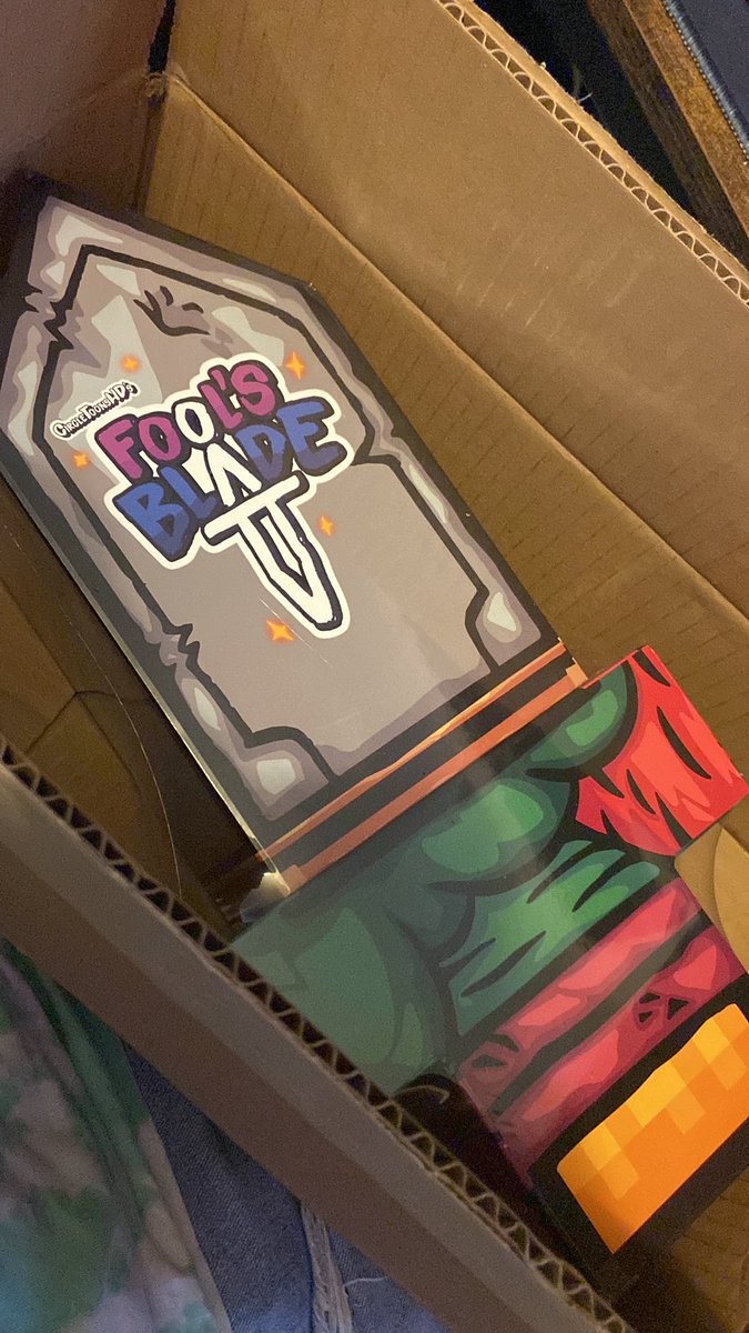 SquidgeVT's tweet photo. ITS HERE MY VERY OWN FOOL’S BLADE #foolsblade https://t.co/Cp4cz2RjoN