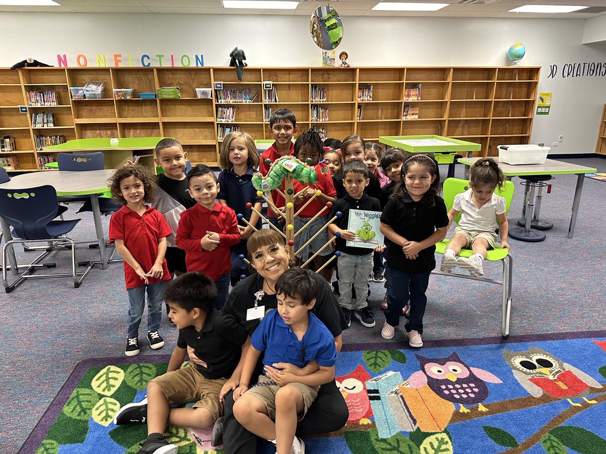 MveLibrary's tweet image. Excited to start library with Pk! ❤️@es_regarrido @JDavisMVE @cisdinsttech