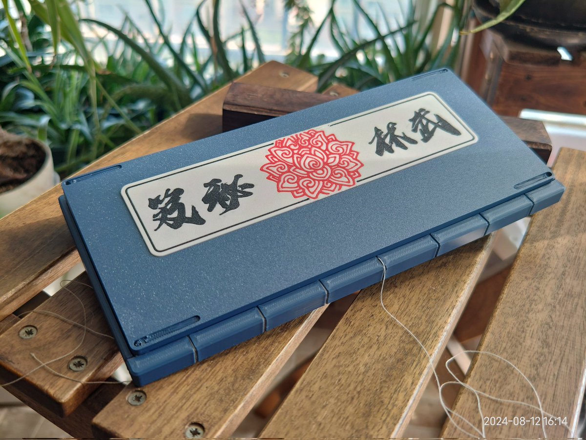 rain2813's tweet photo. Today I will share my strange design: Secret Bable of Martial Arts (武林秘笈 for V4N4G0N).
#Keyboard #customkeyboard https://t.co/XpXa8N7gBp