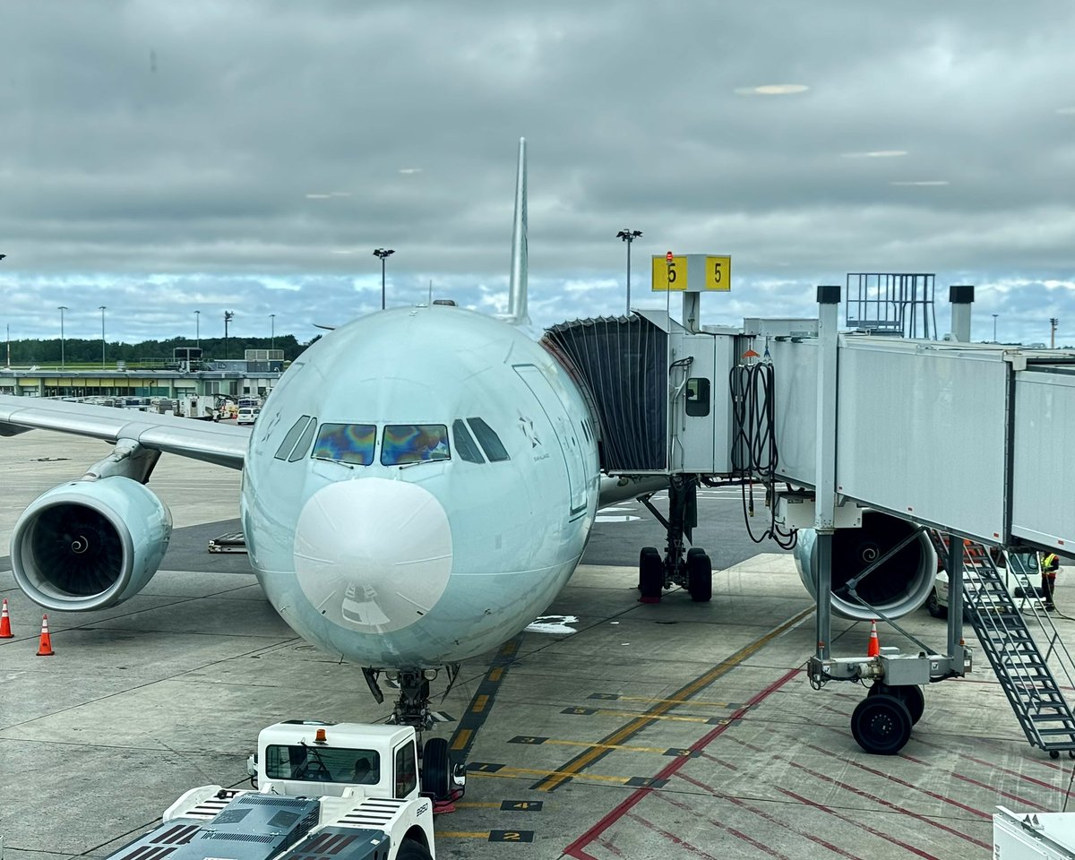 RyanVoutilainen's tweet photo. After a cancelled flight and a 2h 20m delay on the rebooked flight, I’m on my way home #Vancouver!
C’était un plaisir comme toujours #Montréal! À la prochaine!
It was a slice Montreal! Until next time!
#AC303 #YUL ✈️ #YVR https://t.co/qzh9tPHC0D