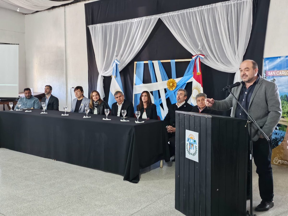 👏🏽ENTREGAMOS 4 GRUPOS ELECTRÓGENOS EN SAN CARLOS MINAS

🟤 El Subsecretario de Infraestructura Eléctrica, <a href="/eturletto/">Ezequiel Turletto</a>, acompañó a la Vicegobernadora, <a href="/myriprunotto/">Myrian Prunotto</a>, y al Intendente de San Carlos Minas, Walter Romero, en la entrega de 4 Grupos Electrógenos.
