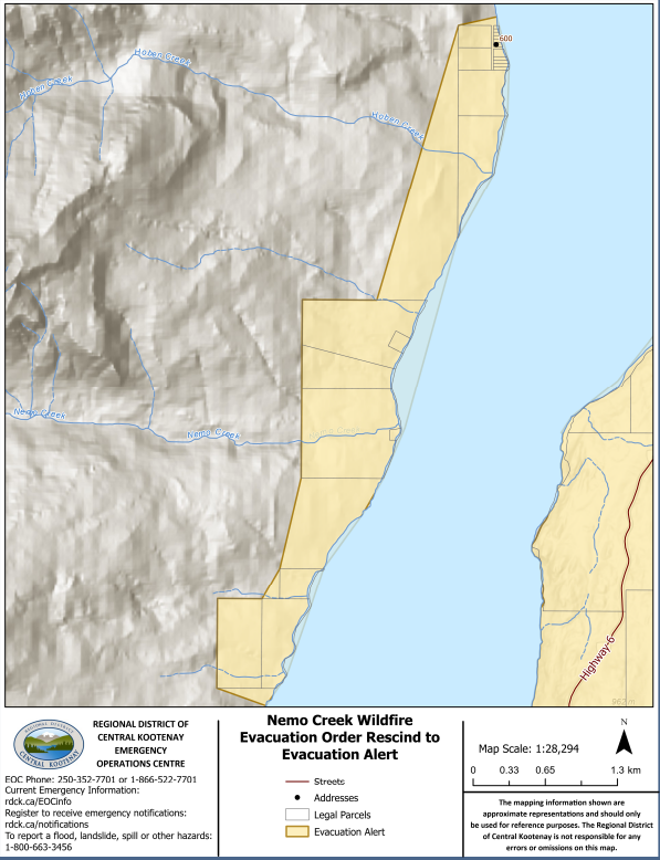 EmergencyInfoBC's tweet photo. The Regional District of Central Kootenay has DOWNGRADED an #Evacuation Order to an Evacuation Alert for 1 property on the west shore of #Slocan Lake in Electoral Area H due to #BCWildfire. Residents may return but must be ready to leave on short notice. More info: https://t.co/4HAI4UDzmz