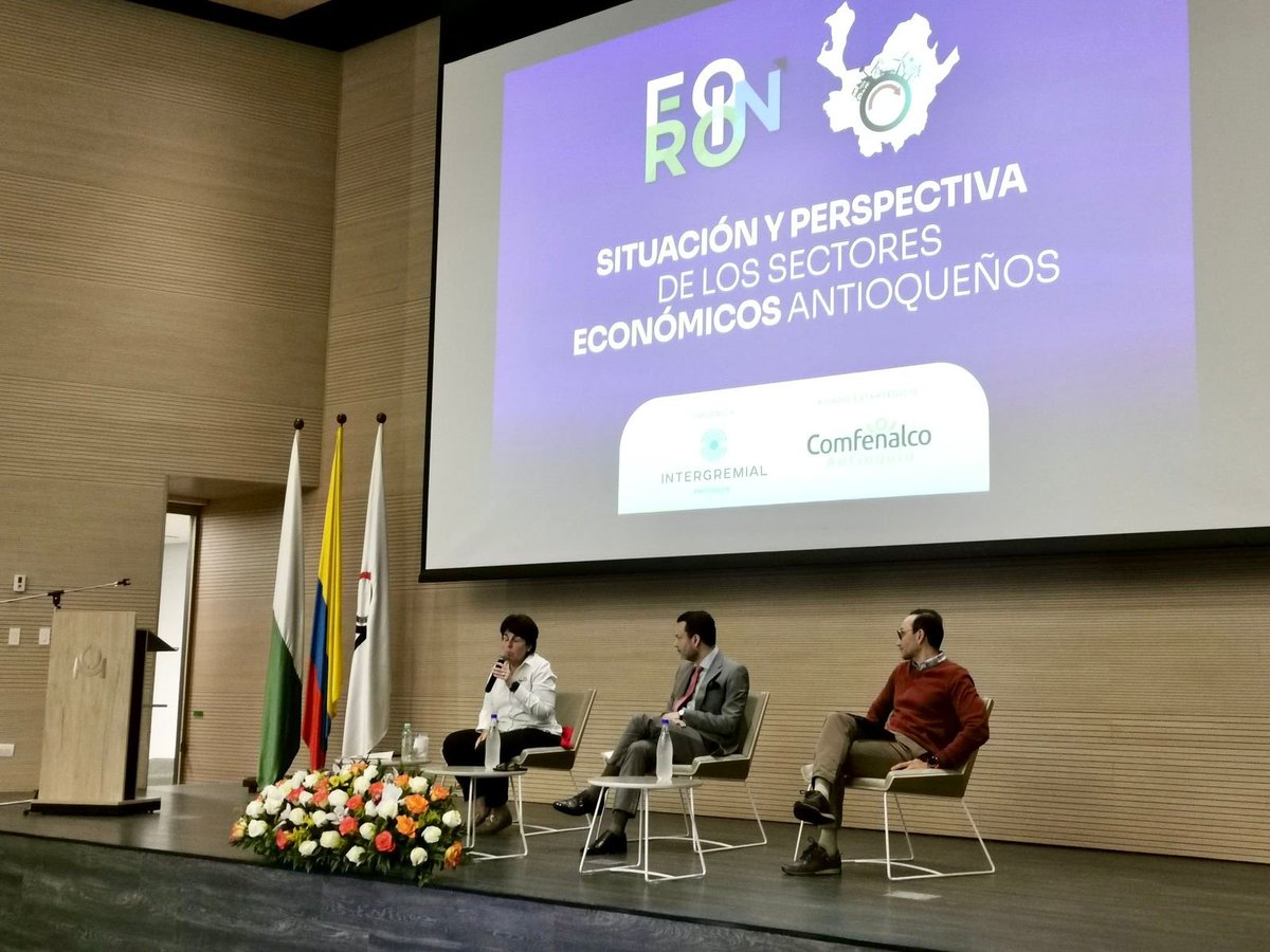 ANDI_Antioquia's tweet image. #MásPaís | Nuestro gerente seccional @AlejoOlaya participó en #ForoIn, evento del @INTERGREMIALant para conversar junto a Lina Vélez, presidenta de @CamaraMedellin sobre la coyuntura actual económica del Departamento. 📊