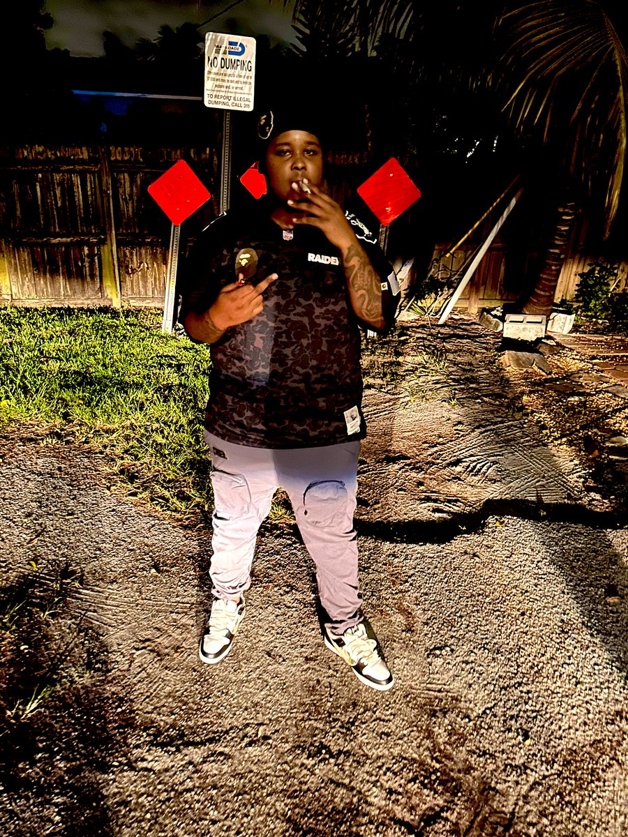 GuwopRain's tweet photo. Take me while I’m loaded I just can’t go sober, soon as we started having motion niggas tried to get closer 🥀 https://t.co/voZ8ssJeKC