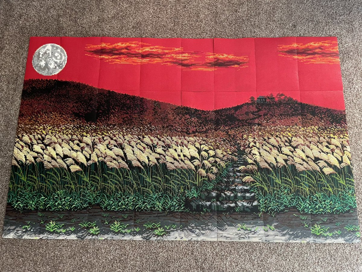 jactiaf's tweet image. This took 6 years & 141,710 total beads to complete the entire project.
The Background itself is 124,300 beads which measures out to 7'1" x 4'5"
A 3 act story in 3 pics
Act I: Susukigahara
Act II: Her Parched Blade. His Fatal Gamble
Act III: Bloodied prayers under a crimson sky