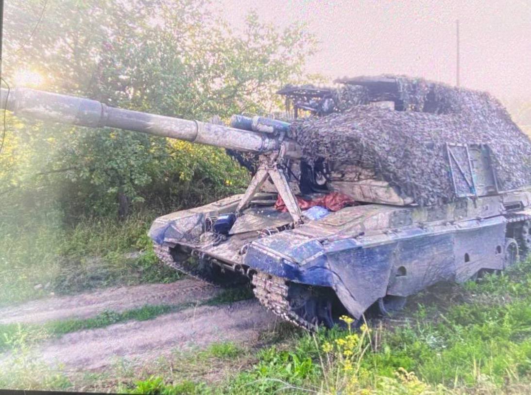 banderafella's tweet photo. Today, nearly all the major Z-channels proudly shared a post with photos supposedly showing a “destroyed column of four Ukrainian vehicles” in the village of Krivitskiye Buda, Kursk region.

But it turns out, it was a Russian column.

A Russian Ka-52M helicopter pilot mistakenly targeted his own convoy, resulting in the loss of two 152mm 2S19M2 “Msta-S” self-propelled howitzers (one destroyed and one damaged).