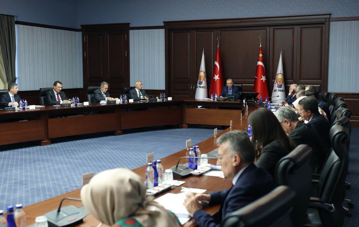 Cumhurbaşkanımız ve Genel Başkanımız Sayın <a href="/RTErdogan/">Recep Tayyip Erdoğan</a> başkanlığında AK Parti Merkez Yürütme Kurulu (MYK) Toplantımızı  gerçekleştirdik. 
Toplantımızın ülkemiz ve milletimiz için hayırlara vesile olmasını diliyorum.