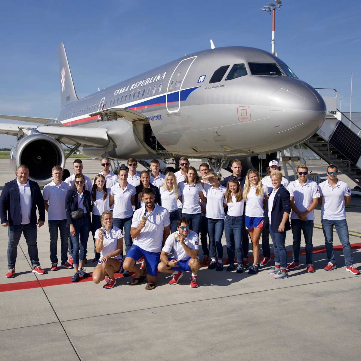 Jsme doma! ♥️🇨🇿 Děkujeme vám všem za úžasnou podporu. Bez fanoušků bychom to nezvládli. 

A nebojte, tahle jízda rozhodně nekončí! #olympijskytym #jedentym #la2028