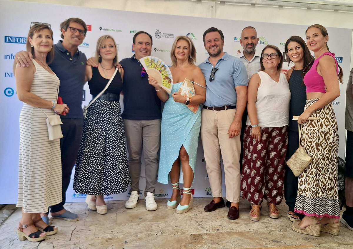 JFPerezLlorca's tweet photo. He tenido el placer de disfrutar de las magníficas Fiestas Patronales de Elche junto con @PabloRuzV y compañeros. 

La guinda del día, sin duda, ha sido el espectacular Concurso de Mascletàs. 

👏🏽 ¡Un gran día celebrando junto a todos los ilicitanos!

#FiestasElche https://t.co/dUM2Q1PlkG