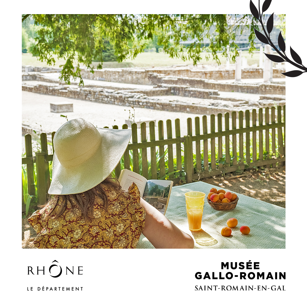 [Pause fraîcheur... 🥤] Venez profiter du site archéologique de Saint-Romain-en-Gal, un lieu unique pour une pause estivale à l'ombre des arbres et près des bassins en eau. 💦 Un cadre idéal pour se ressourcer, gouter ou bouquiner...😎 #été #musee