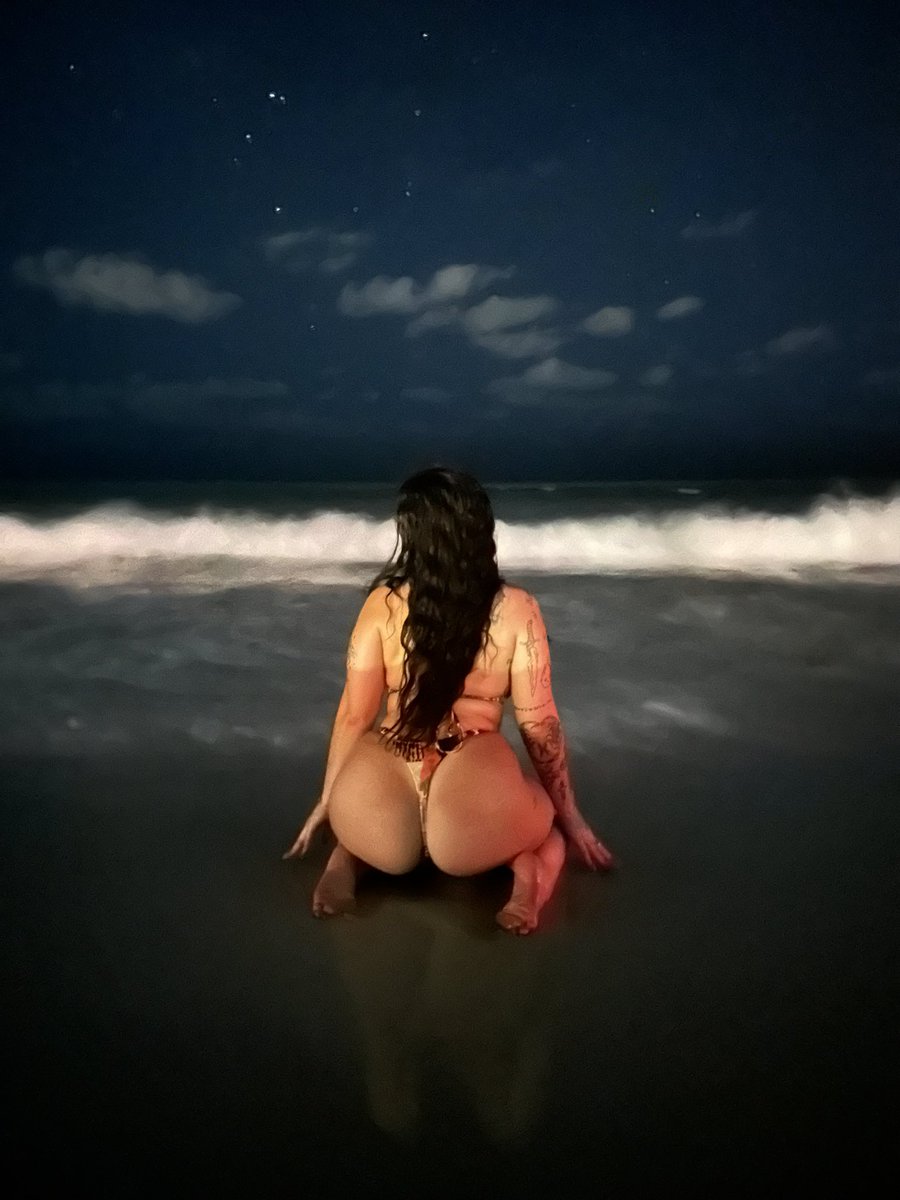 _coughinupkush's tweet photo. wanna play mermaids? https://t.co/SxzAqQWMXJ