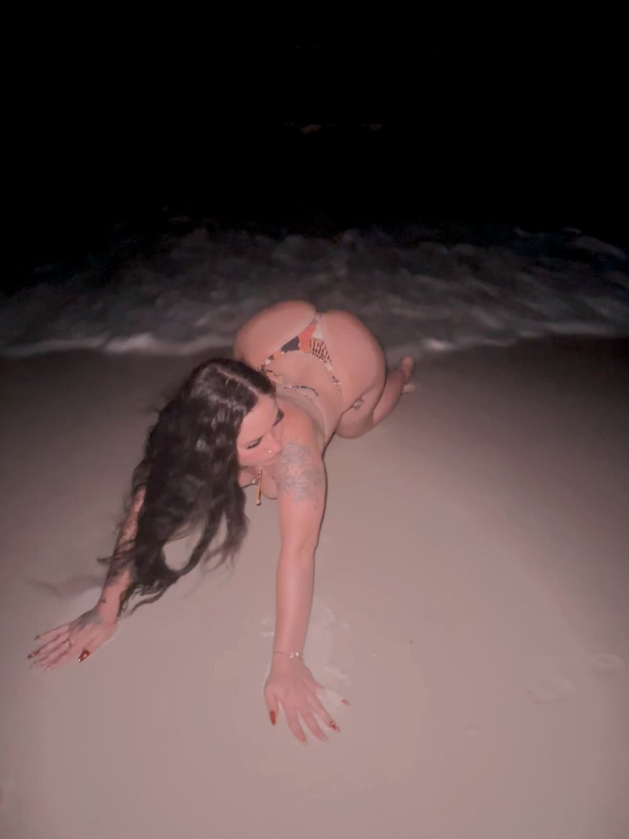 _coughinupkush's tweet photo. wanna play mermaids? https://t.co/SxzAqQWMXJ