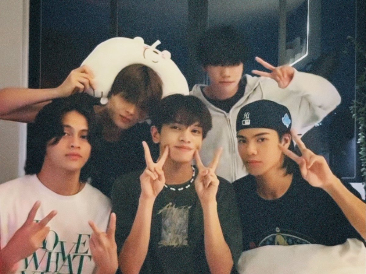 DearNEWID's tweet photo. — fandom name? https://t.co/CNS1mXHfNS