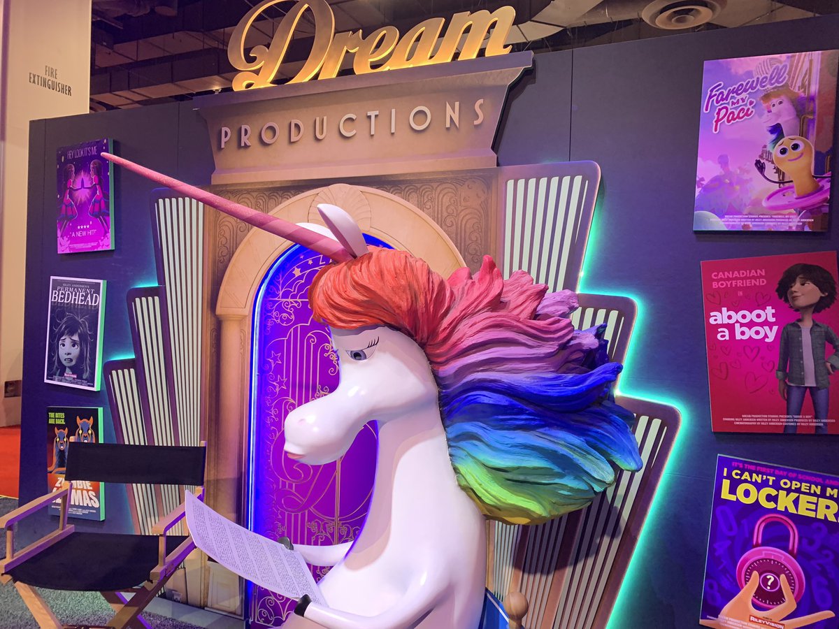 DisneyAnalysiFR's tweet photo. [Spécial #D232024] Faisons également un dernier tour par le stand de #Pixar avec #ToyStory5, #ViceVersa2, #Elio et la prochaine série #DreamProductions !

#D23 #DisneyD23 #DisneyTwentyThree https://t.co/SYUmnzIJK5