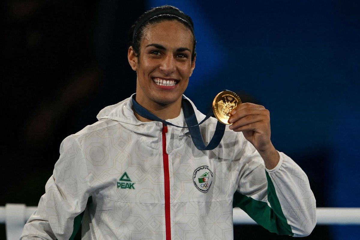 TitoPadronso's tweet photo. 5. Polémica Imane Kheliff

La boxeadora argelina Imane Kheliff se vio envuelta en una polémica por su apariencia masculina. La llamaron transexual cuando no lo era, pese a que la Asociación de Boxeo Internacional (IBA, en inglés) la expulsara del mundial 2023 por no superar las pruebas de elegibilidad del sexo femenino.

Esto ha abierto un debate sobre dónde debería competir la gente transexual al contar con ventajas en ciertos deportes por su cambio de género