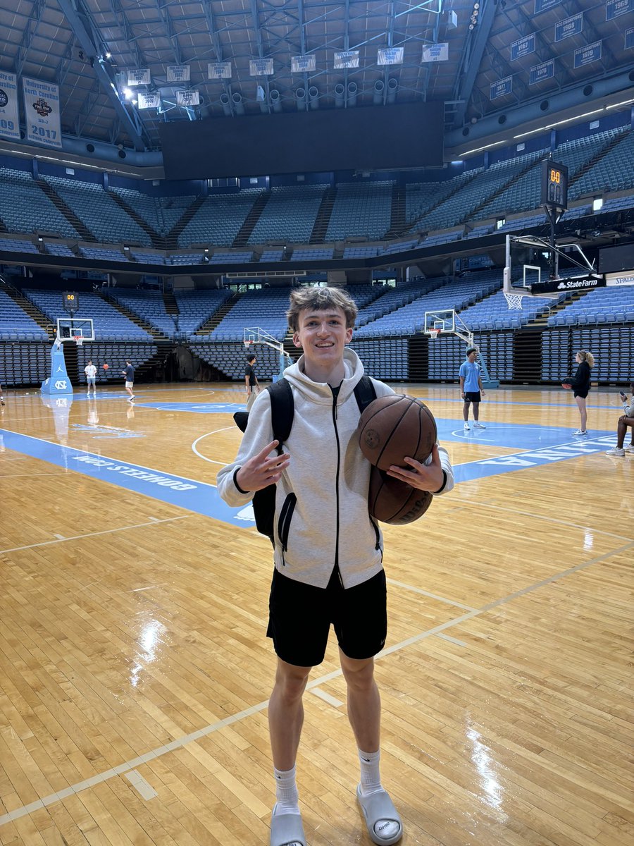 LowManHelp's tweet photo. Being home this summer allowed me to spend a lot of time back at The Dean Dome working with my former roommate, @DeThompson9. 

A surreal and fulfilling experience that provided an opportunity to introduce younger players to the level of detail professional put into their craft. https://t.co/hFtRrqJD2B