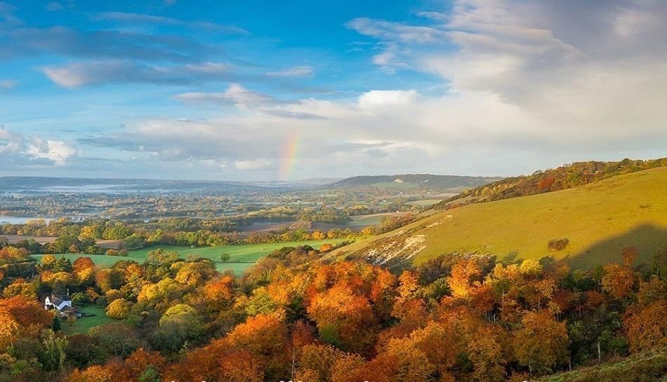 staylets1's tweet photo. Calling all #naturelovers and adventurers! 🌳
Explore the breathtaking scenery and trails of #SurreyHillsNationalLandscape. Lace up your boots and discover #DevilsPunchbowl, #LeithHillTower, #TheGibbet, and #FrenshamPonds.
Book your stay in #Egham: https://t.co/H6AcWS8ycq 🧡 https://t.co/JFhG1Loteb