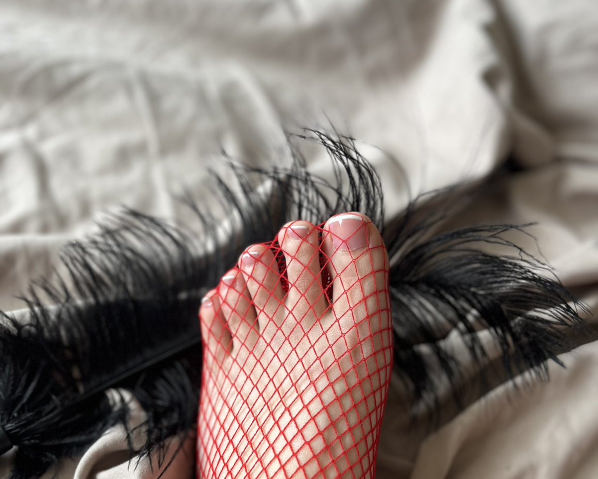 bibi_lee___xx's tweet photo. Would you like to tickle me ? 🪶🤭 https://t.co/G7oppzbaqU