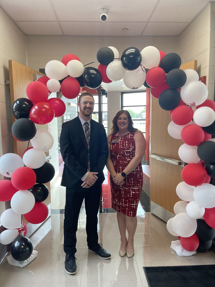 circlevillecms's tweet photo. Welcoming 6th graders tomorrow, August 13! 🐅 Doors open at 7:30 and bus transportation is provided! 🚌 https://t.co/UZ4kgkqeT8