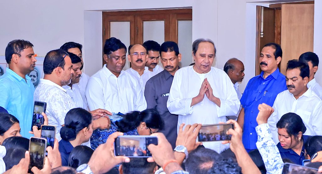 ପୁରୀ ଜିଲ୍ଲା ବିଜୁ ଜନତା ଦଳ ନେତୃମଣ୍ଡଳୀ ମାନେ ଆଜି ଭୁବନେଶ୍ୱର ଠାରେ <a href="/bjd_odisha/">Biju Janata Dal</a> ସଭାପତି ଶ୍ରୀଯୁକ୍ତ <a href="/Naveen_Odisha/">Naveen Patnaik</a> ଙ୍କୁ ଦେଖା କରିବା ସହିତ ଜିଲ୍ଲାରେ ସଙ୍ଗଠନକୁ ତୃଣମୂଳ ସ୍ତରରେ ସୁଦୃଢ କରିବା ପାଇଁ ଆଲୋଚନା କରାଯାଇଛି।
#BJDDigitalWing