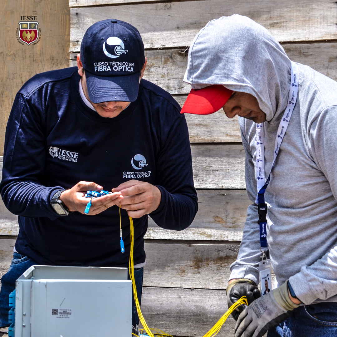 🔧 Capacítate en nuestro curso de Fibra Óptica y adquiere habilidades para el futuro. Únete a la revolución tecnológica con IESSE.

Más información wa.me/593968512992

#FibraÓptica #IESSE