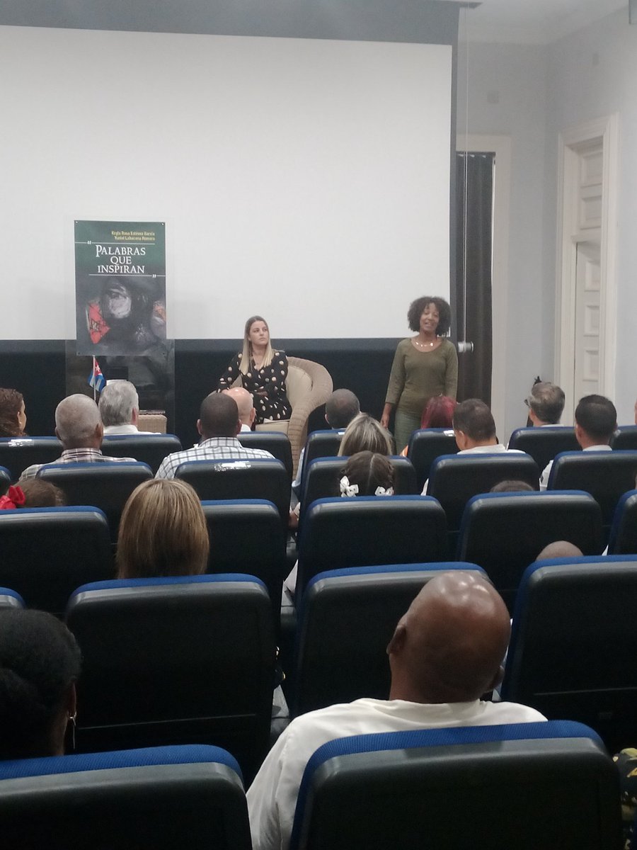 centrofidel's tweet photo. En conmemoración del #DíaMundialDeLaJuventud y el #98Aniversario del natalicio de #FidelCastroRuz se presenta en el #CentroFidelCastroRuz el libro Palabras que inspiran. #NuestroFidel #FideVive https://t.co/mt4qffj4Df