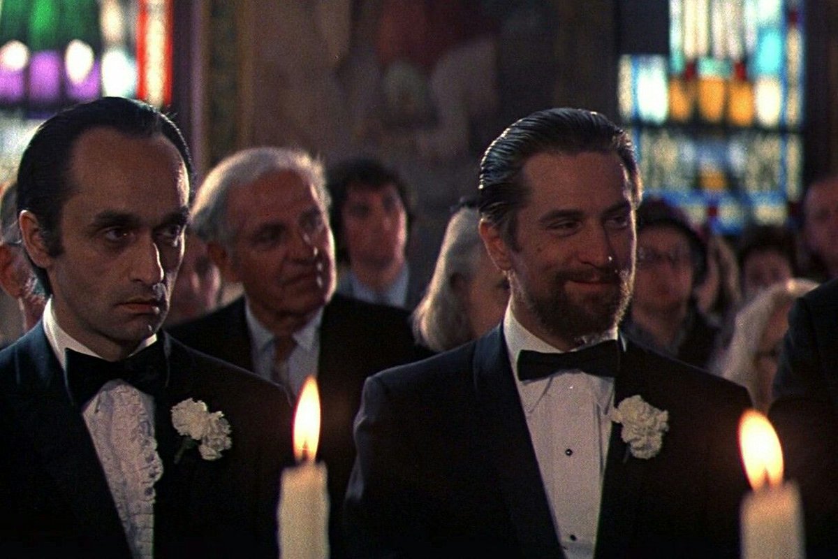 Hoy cumpliría años John Cazale y vengo a contaros una de las historias más bonitas de amistad de la historia de Hollywood.

La relación entre Robert De Niro y John Cazale.

¿Preparados para llorar?🧵