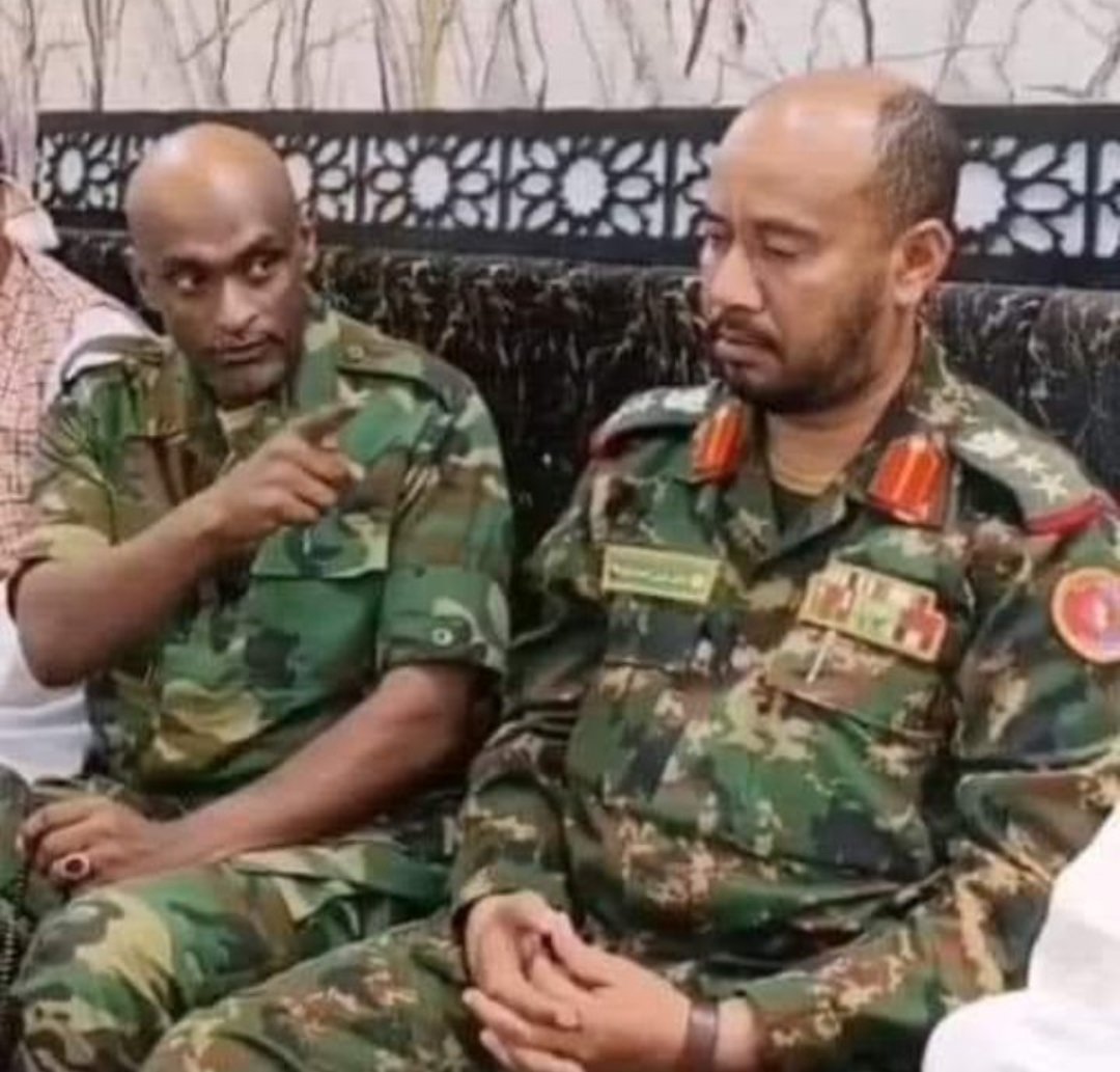 صورة بتلخص خيابة الجيش السوداني.
بتخشوا كلية حربية وتدريبات عسكرية ودورات خارجية وبعد دا يجي عرص تاجر دين من الإسلامجية ما شاف تدريب عسكري بعينه يرفع أصبعه في وش ضابط في الجيش السوداني كدى؟!
#إصلاح_الجيش_مطلب_شعبي