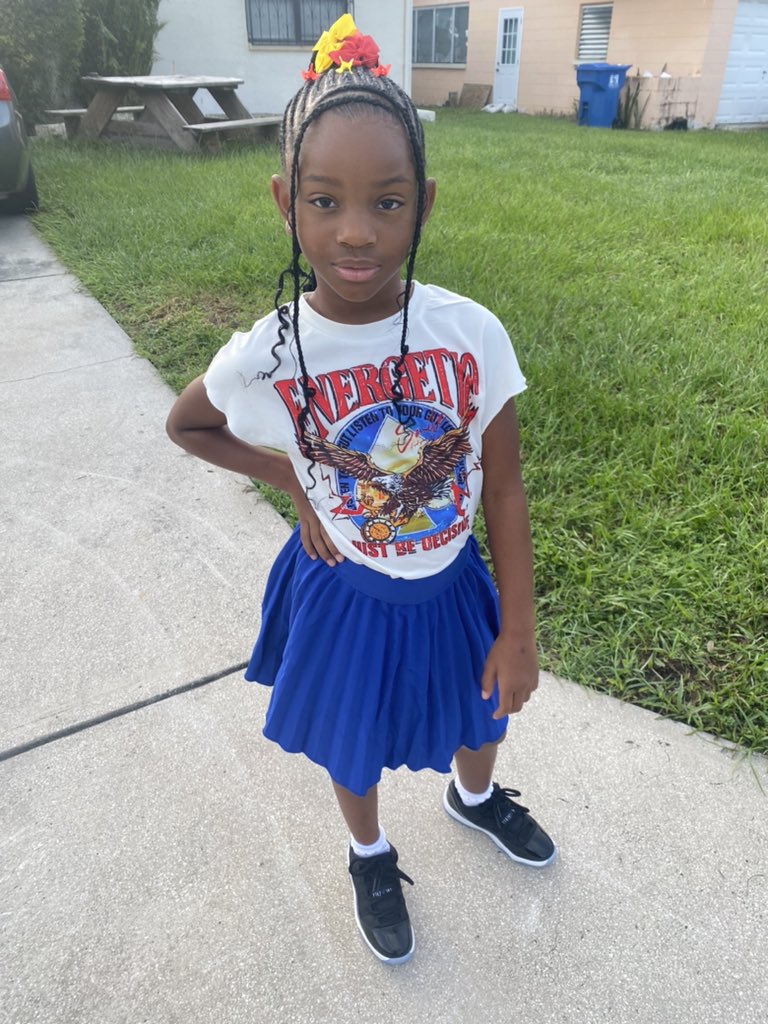 LongLiveJia's tweet image. My Baby Serving Face 😂 💙😍 #2ndgrader