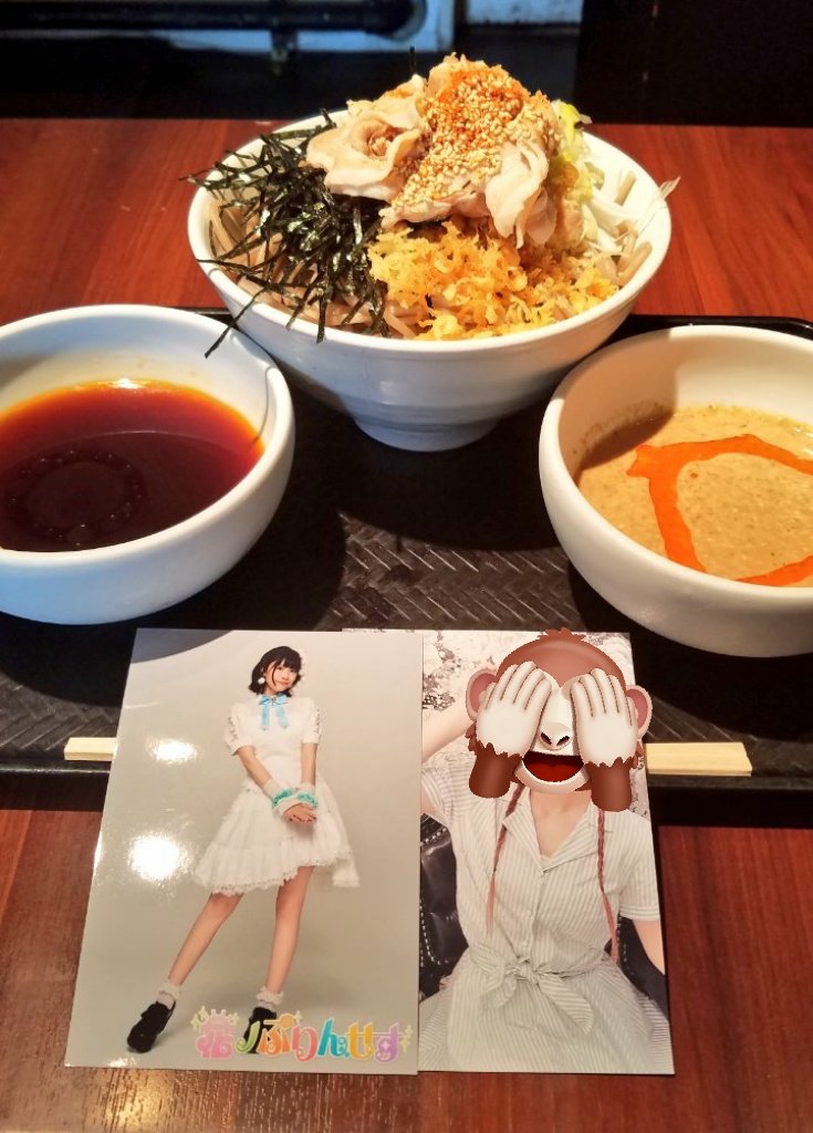 THE_IDOL_note's tweet photo. 本日(12日)の現場\( ´・ω・`)┐しゅたっ
#ShortScale @ #新宿SAMURAI
今日は、昨日とは違う、愛知の【なな】ちゃんに会ってきた。
初 #ALPHACROW
#ブロマイド飯 #チェキ飯
#ごまだれ豚しゃぶそば
#ブロマイド
㊧ #花ぷり #飯田愛梨
㊨ #eDen #三姫奈々
#チェキ
ALPHA CROW #1x7 https://t.co/XBcLzONyNk