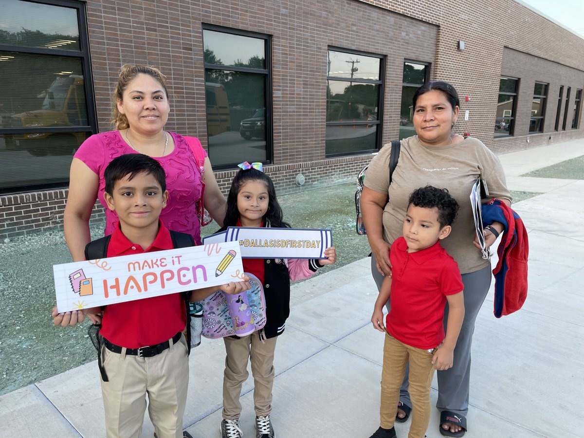 dallasschools's tweet photo. ✏️ #DallasISDFirstDay views from Lenore Kirk Hall Elementary School! https://t.co/NMzgVwZxh8