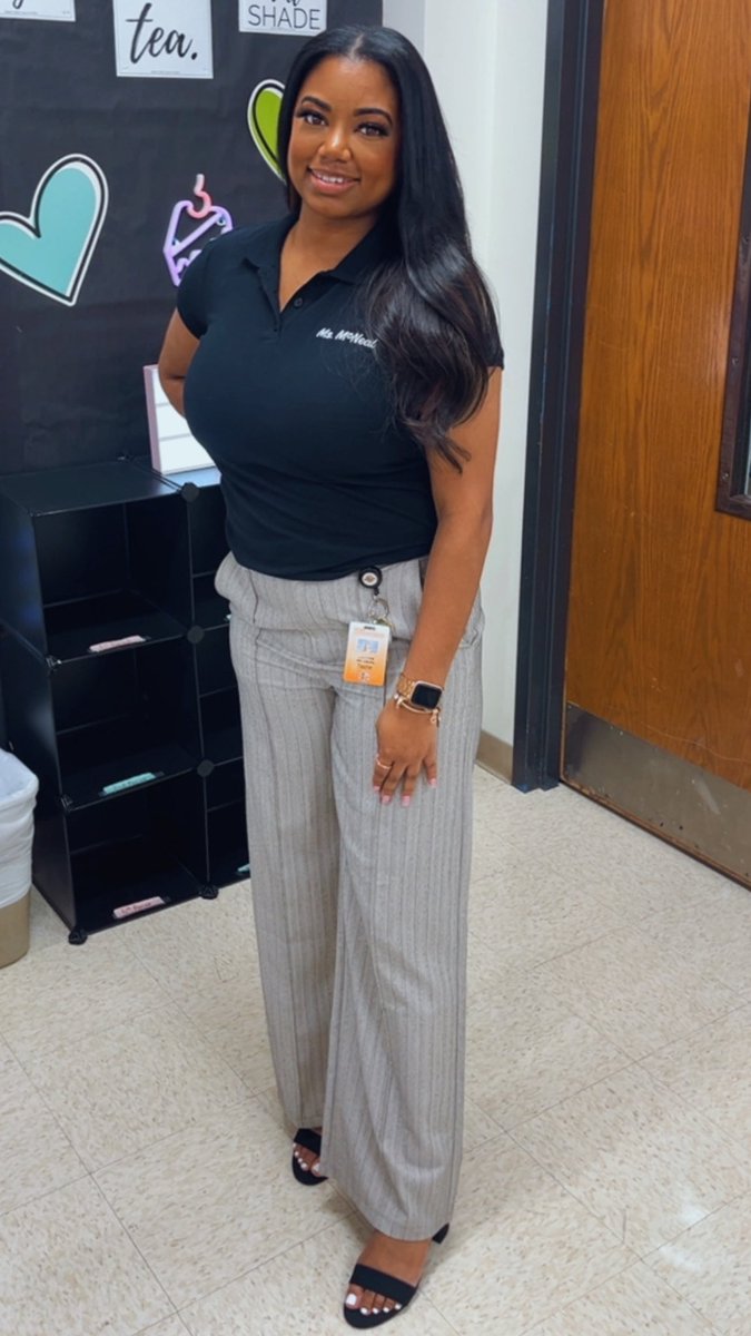 LakevaMcneal's tweet photo. And here’s to Year 6! Let’s ride! #TigersFirstDay #WEBOnation #BAMO @LancasterISD 🧡🖤🧡🖤 https://t.co/3MCH7hwlRh