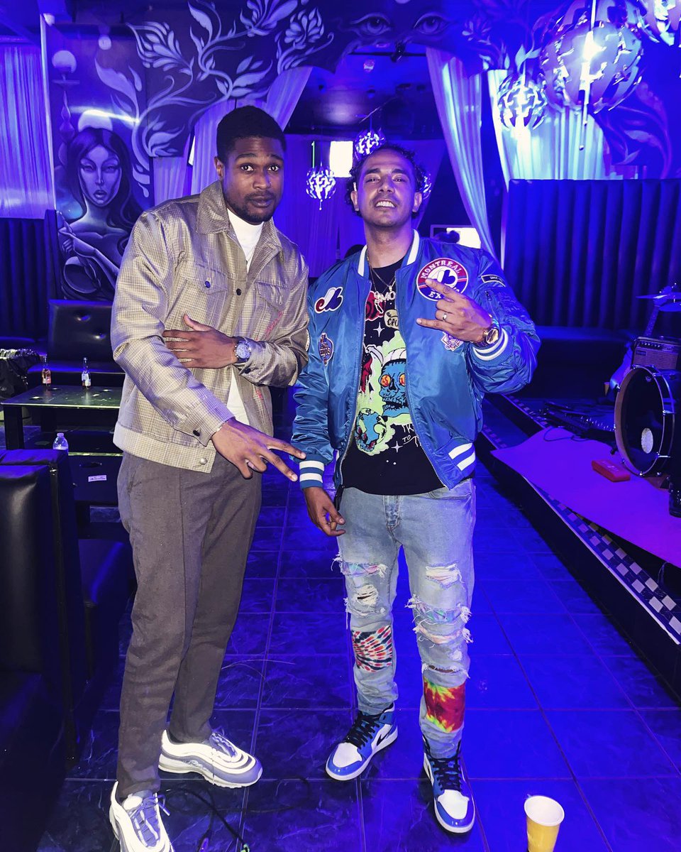 CaliSmoov4Life's tweet photo. Dope weekend at @veecon congratulations my brotha @LouiiKing for receiving his award 🏆 ✊🏾🤖 &amp; @GoGalaMusic for an amazing event 🎵🌊

#web3 #veecon #nft #crypto #explore #explorepage https://t.co/7LxpGj9ivh