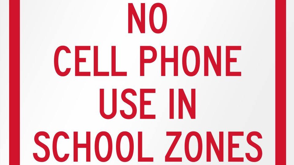 With @coppellisd students returning to school this week, don't forget that unless it's hands-free, using your phone in a school zone is prohibited!

And remember that even when you're in the drop off line, you are still in a school zone. Thank you for being safe, Coppell! 🚸