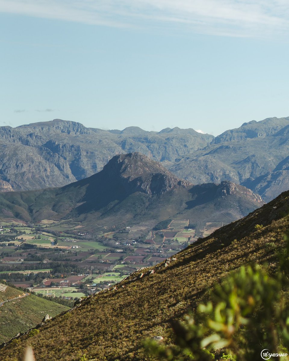 Hiking along the beautiful trails of Mont Rochelle Nature Reserve in Franschhoek, just taking it all in 🍃⛰️ 

I love exploring different parts of the Western Cape, there are so many gems right on our doorstep 😍

#GoldenMoments #ThisIsLiving #ad
