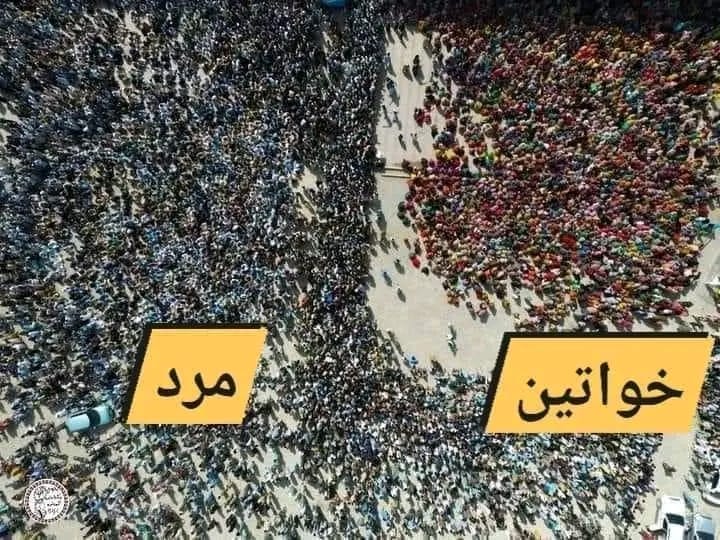 ایک طرف عورتیں دوسرے طرف مرددرمیان میں کوئی باڑنہیں
 جانتےہوکیوں
کیونکہ اس درمیان غیرت،عزت اوراحترام کی باڑلگی ہے۔
جہاں عزت، غیرت اور احترام کی با ہوتووہاں رسی یا لوہے کی باڑکی ضرورت نہیں ہوتی
یہی وہ روایت ہےجوبلوچوں اورپٹھانوں کوسب سےممتازکرتی ہے
 ہم فخرسےکہتےہیں کہ ہم بلوچ ہیں