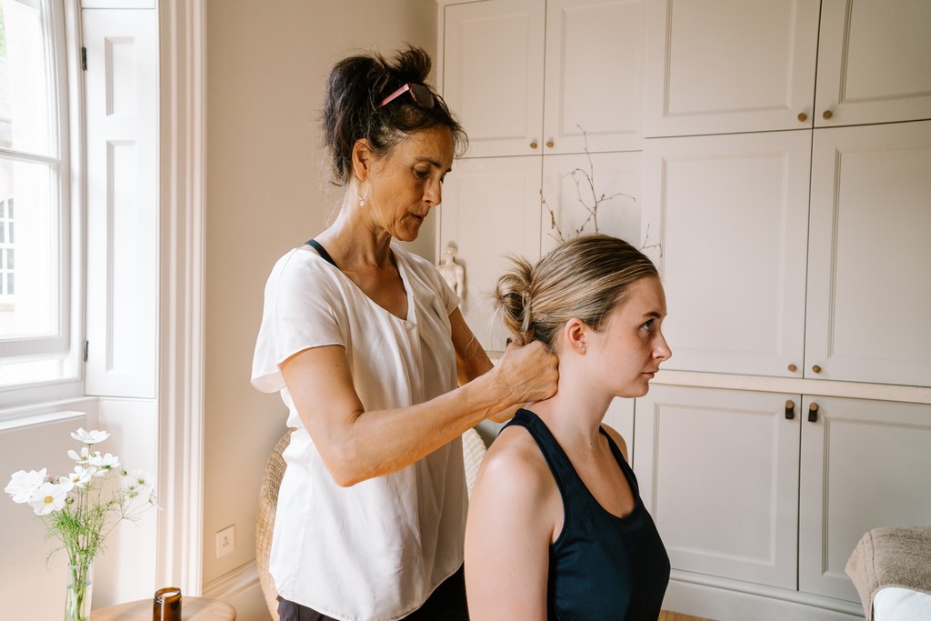 Structural Integration is a powerful manual therapy that targets fascia—your body’s connective network. Whether it's joint pain, poor posture, or chronic tension, SI helps decompress and hydrate fascia, boosting mobility and easing discomfort. #StructuralIntegration #Wellness